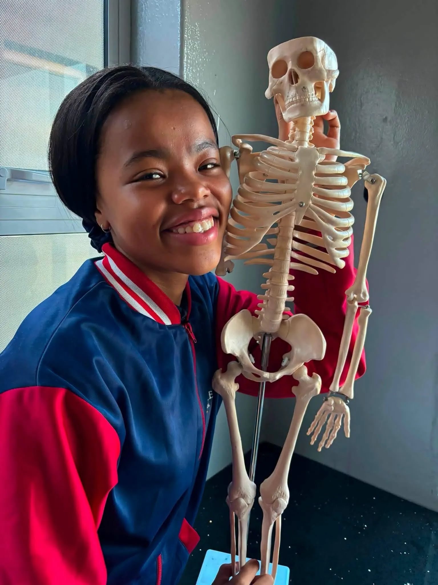 Soneike learner exploring a skeleton model in Life Sciences class